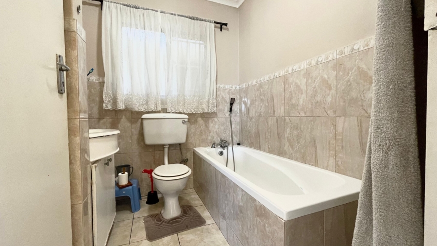 6 Bedroom Property for Sale in Onverwacht Western Cape
